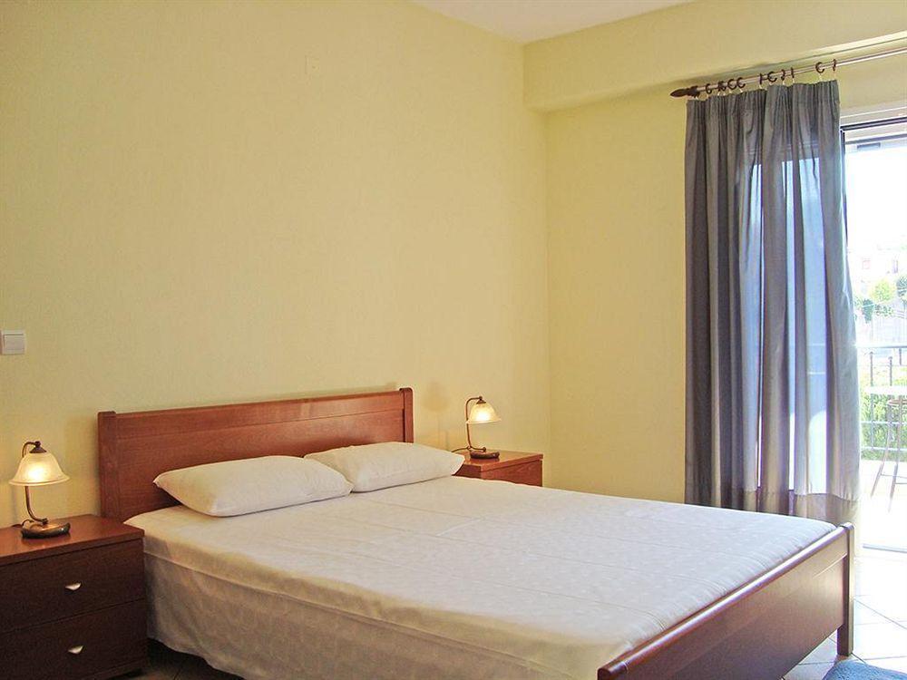 Paradosi Rooms Igoumenitsa Exterior photo